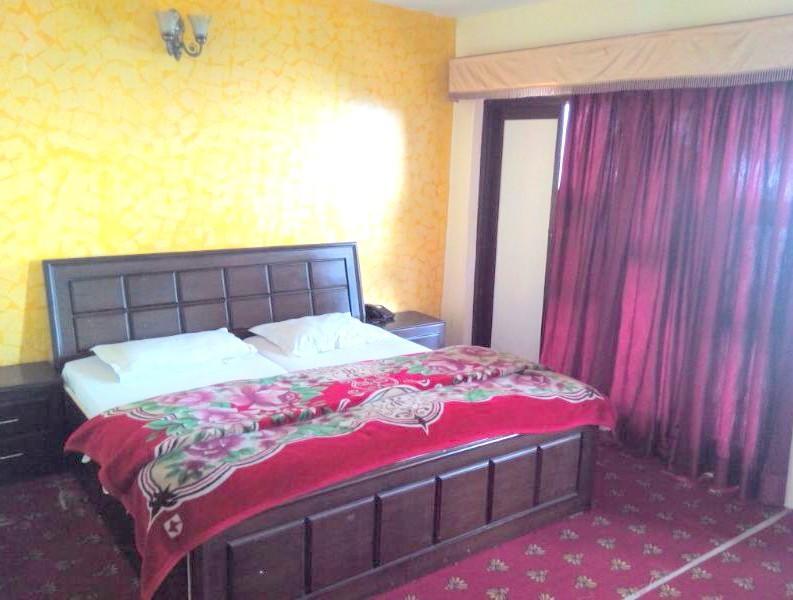 Hotel Bombay Palace Dalhousie Bagian luar foto