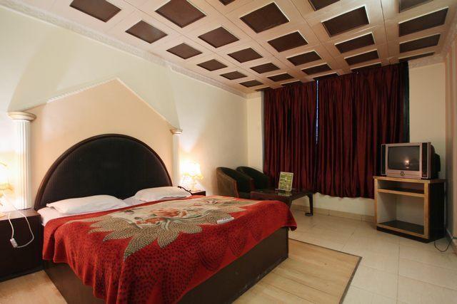 Hotel Bombay Palace Dalhousie Bagian luar foto