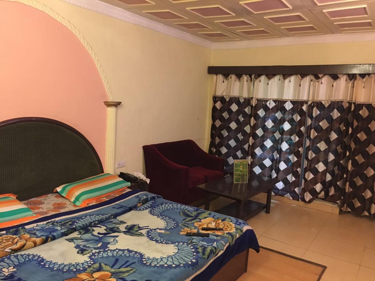 Hotel Bombay Palace Dalhousie Bagian luar foto